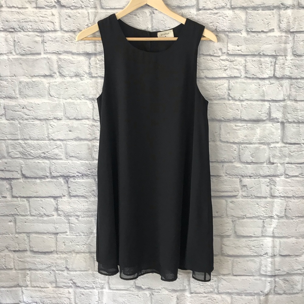 Everly Black Sleeveless Layered Shift Dress Womens Size Medium Key Hole Back